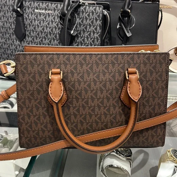 Michael Kors Small Sheila Satchel Crossbody
Bag Brown
NWT - Picture 7 of 16